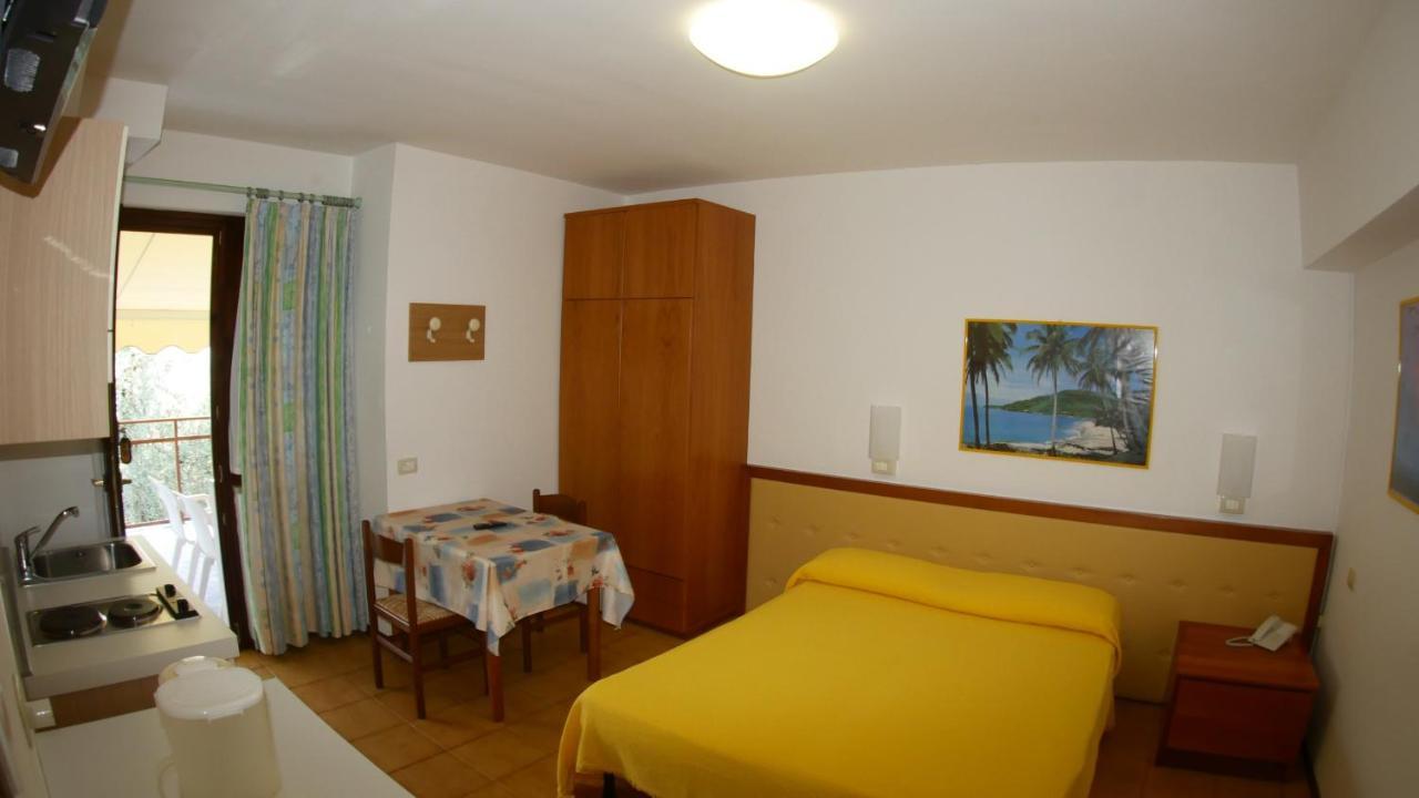 אסנצה די ברנצונה Residence Casa Maria מראה חיצוני תמונה
