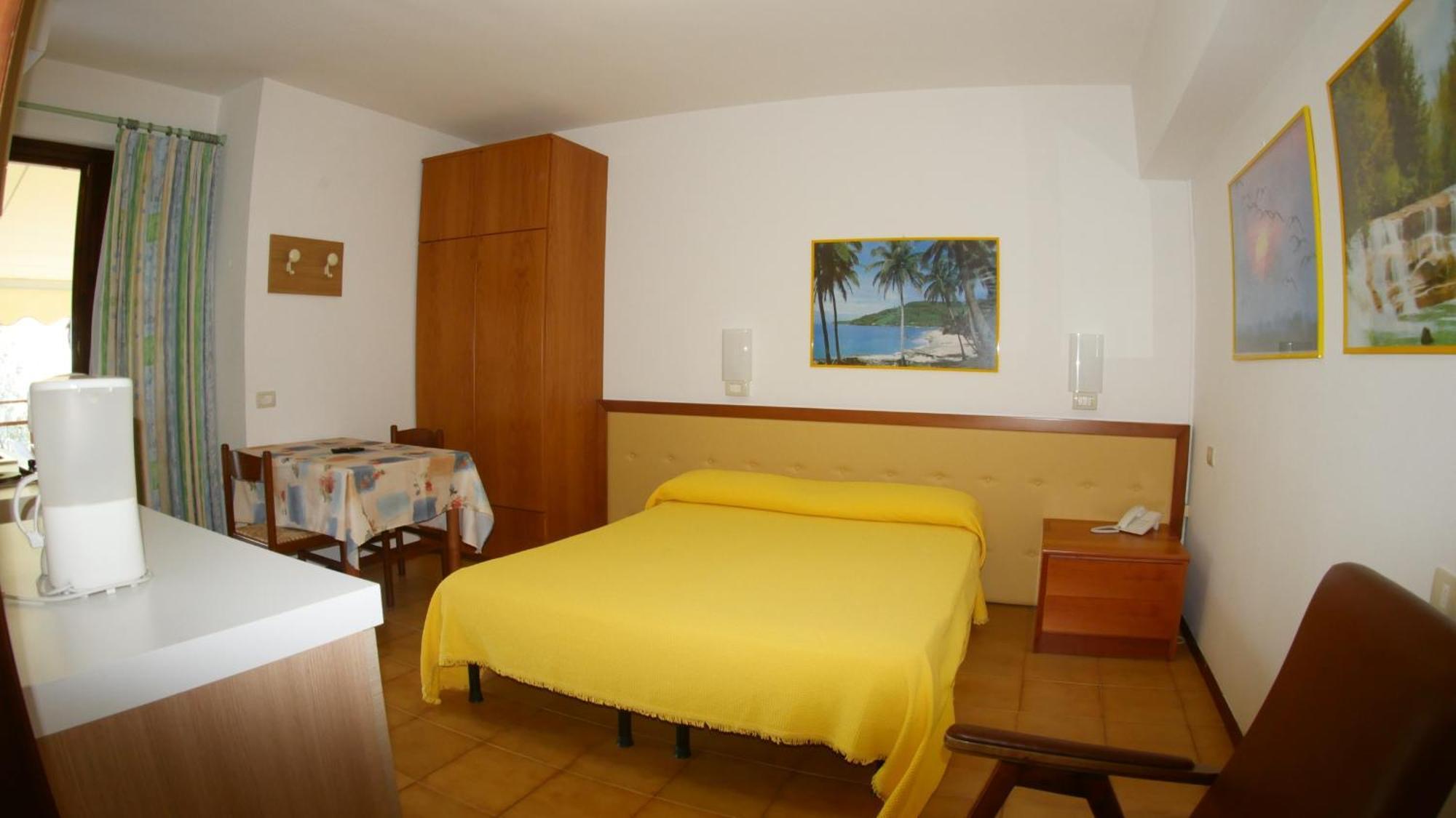 אסנצה די ברנצונה Residence Casa Maria מראה חיצוני תמונה