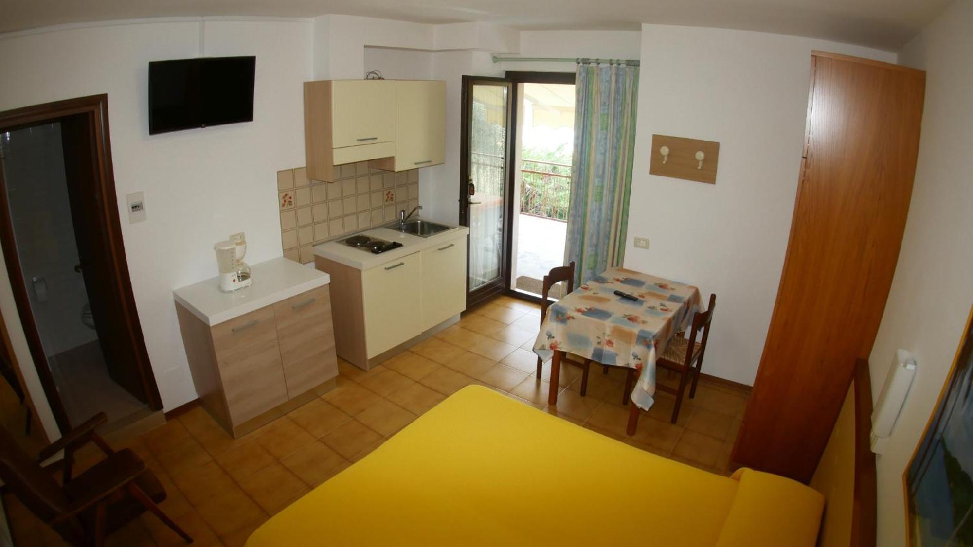אסנצה די ברנצונה Residence Casa Maria מראה חיצוני תמונה
