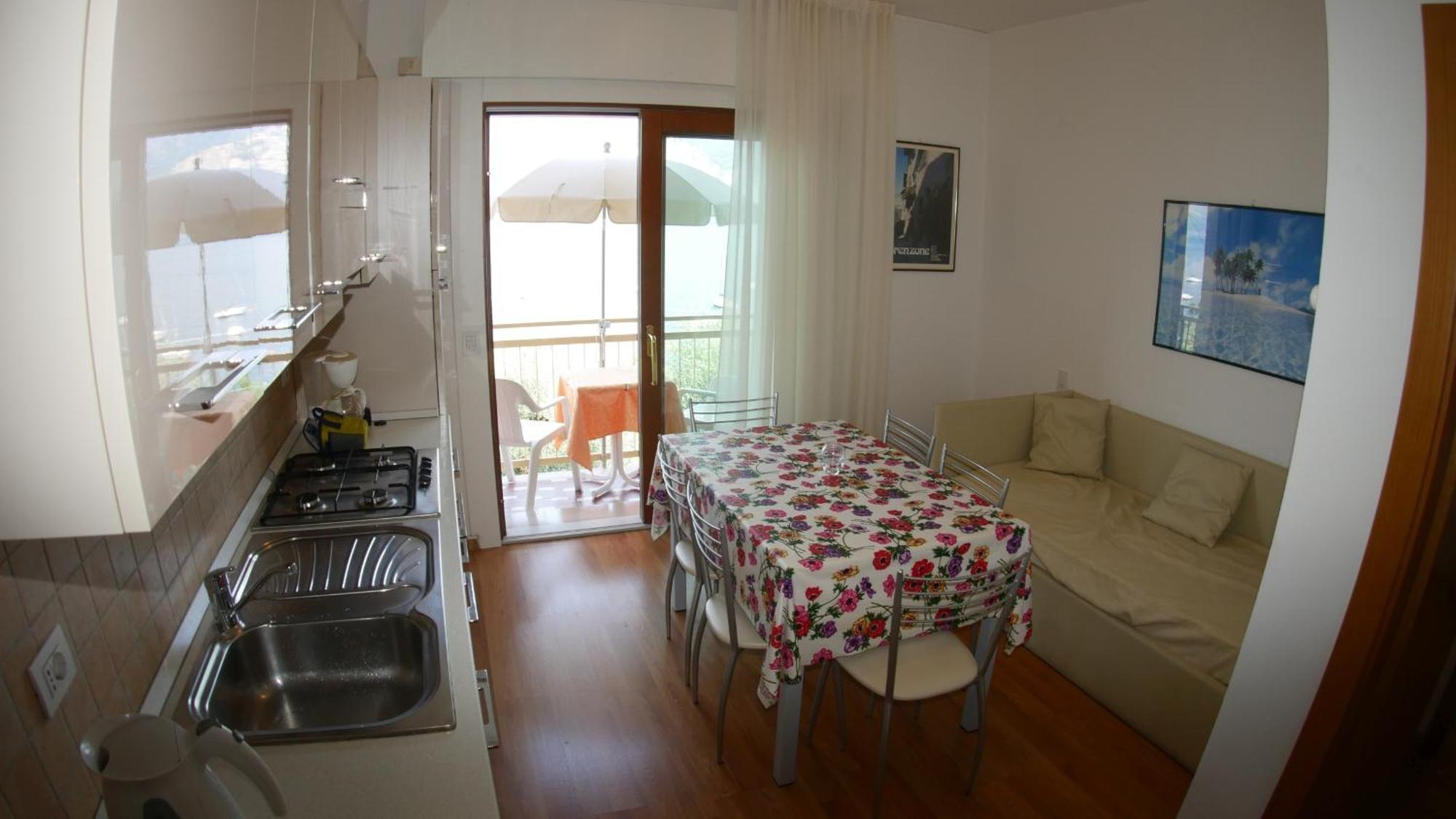 אסנצה די ברנצונה Residence Casa Maria מראה חיצוני תמונה