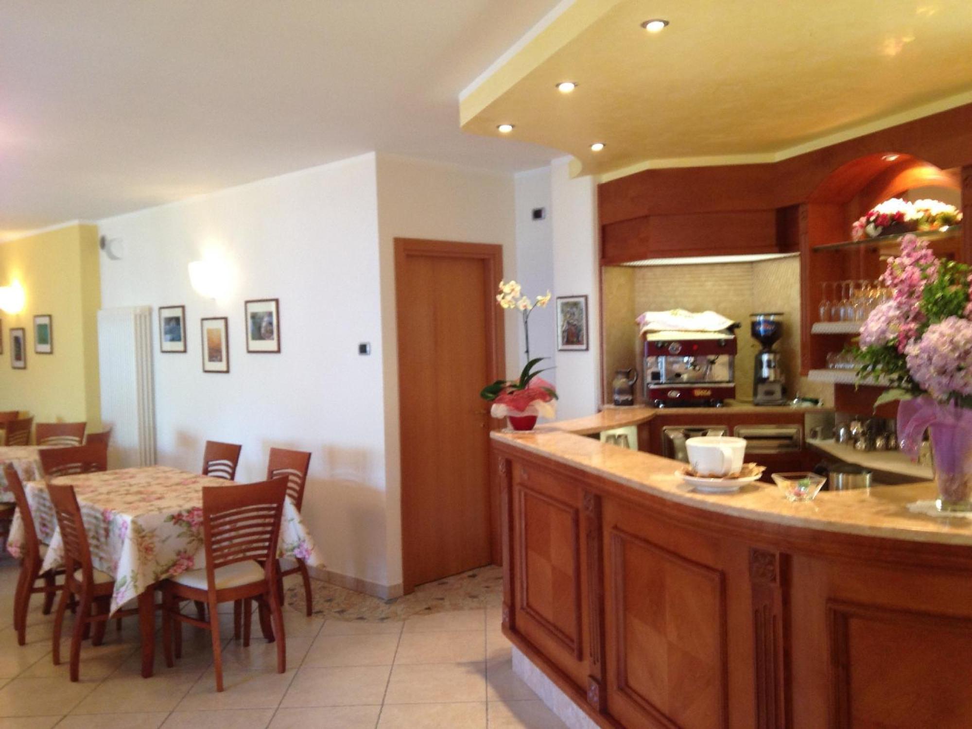 אסנצה די ברנצונה Residence Casa Maria מראה חיצוני תמונה