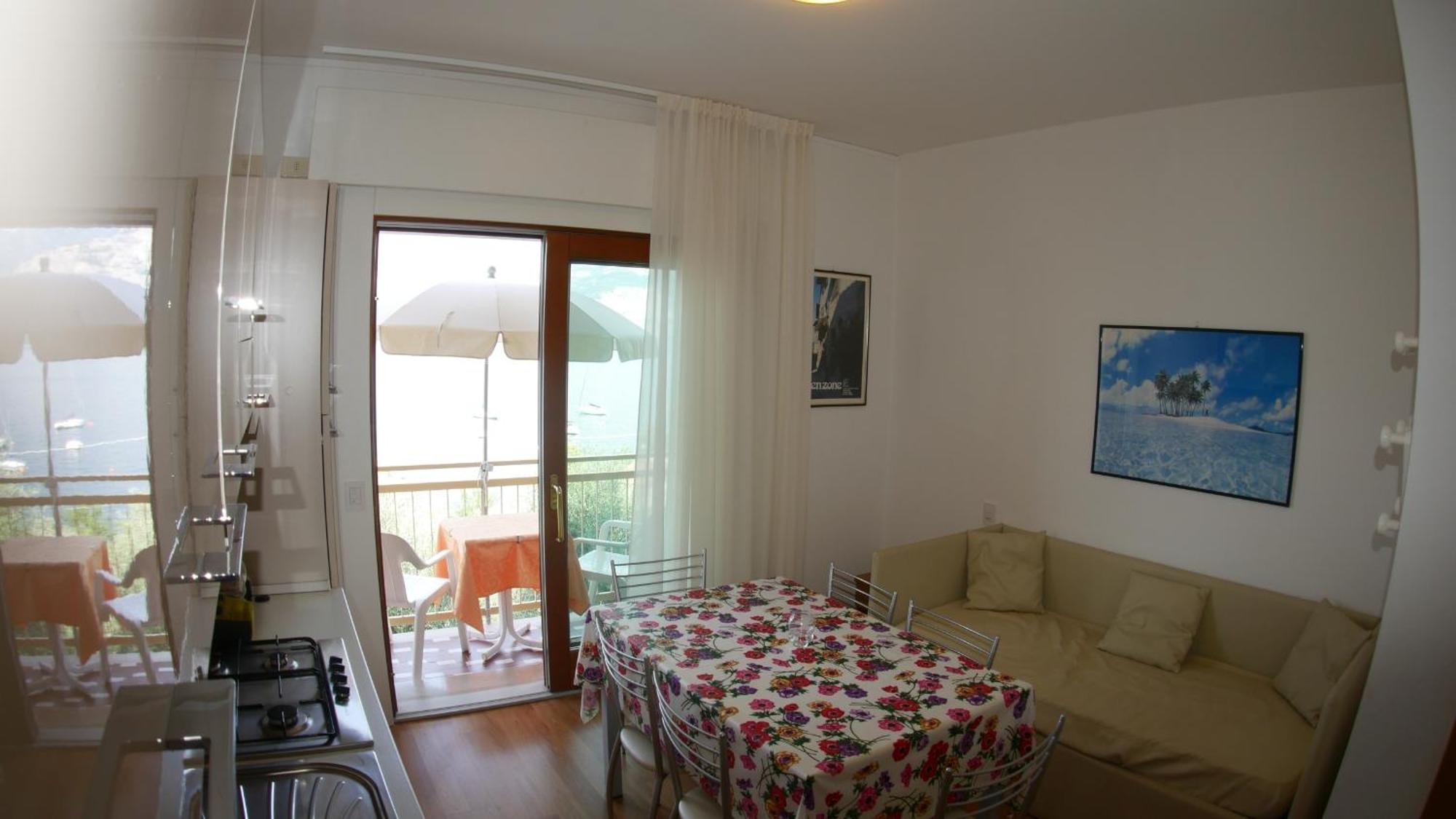 אסנצה די ברנצונה Residence Casa Maria מראה חיצוני תמונה