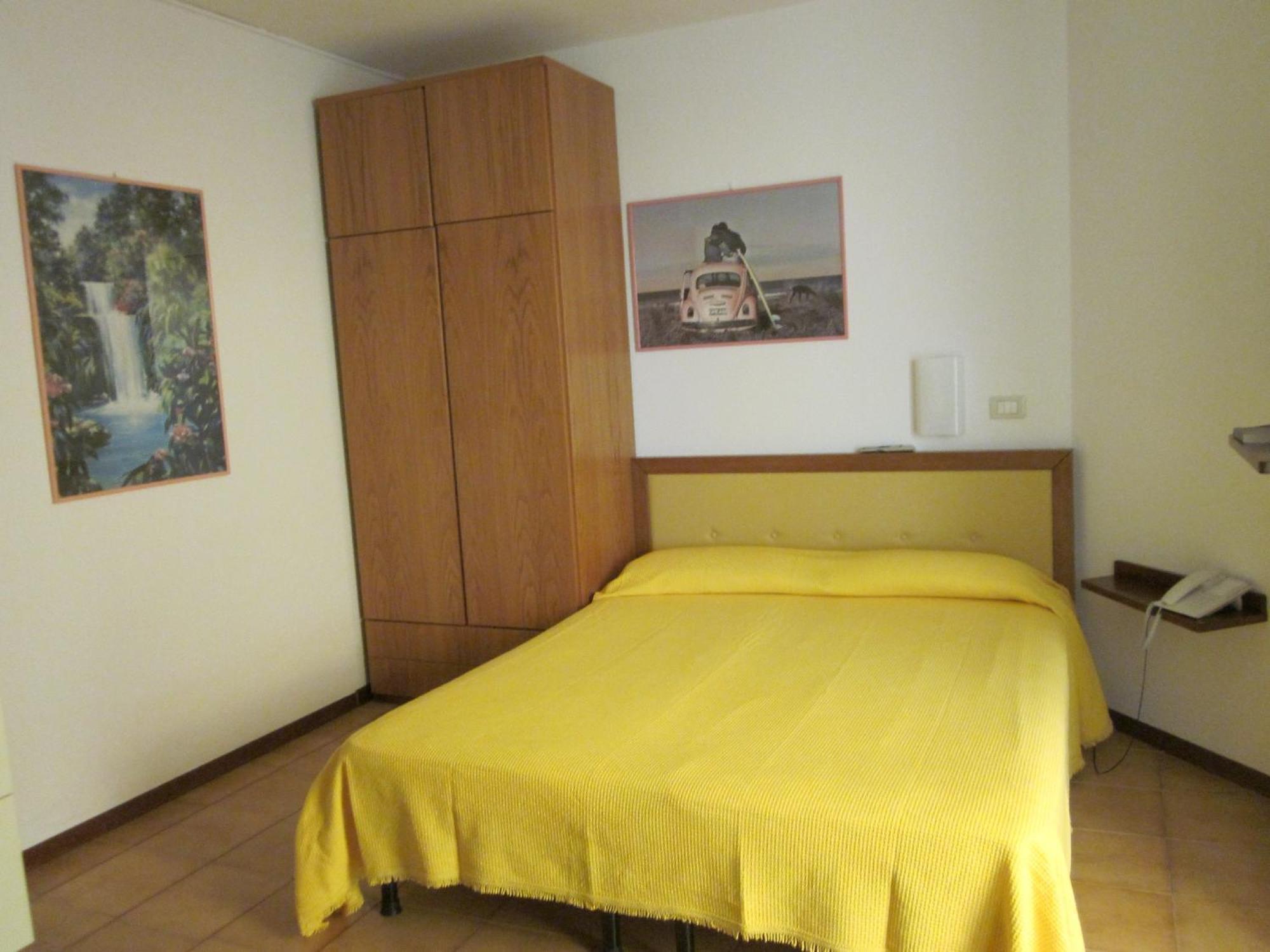 אסנצה די ברנצונה Residence Casa Maria מראה חיצוני תמונה