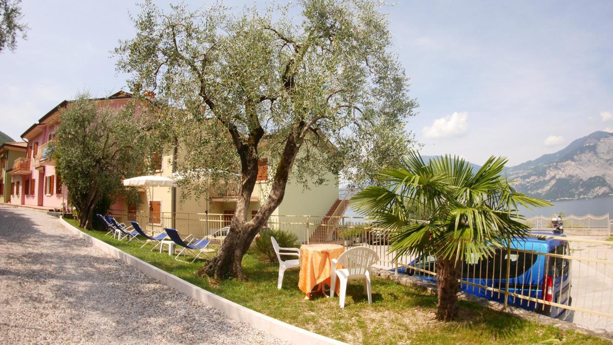 אסנצה די ברנצונה Residence Casa Maria מראה חיצוני תמונה