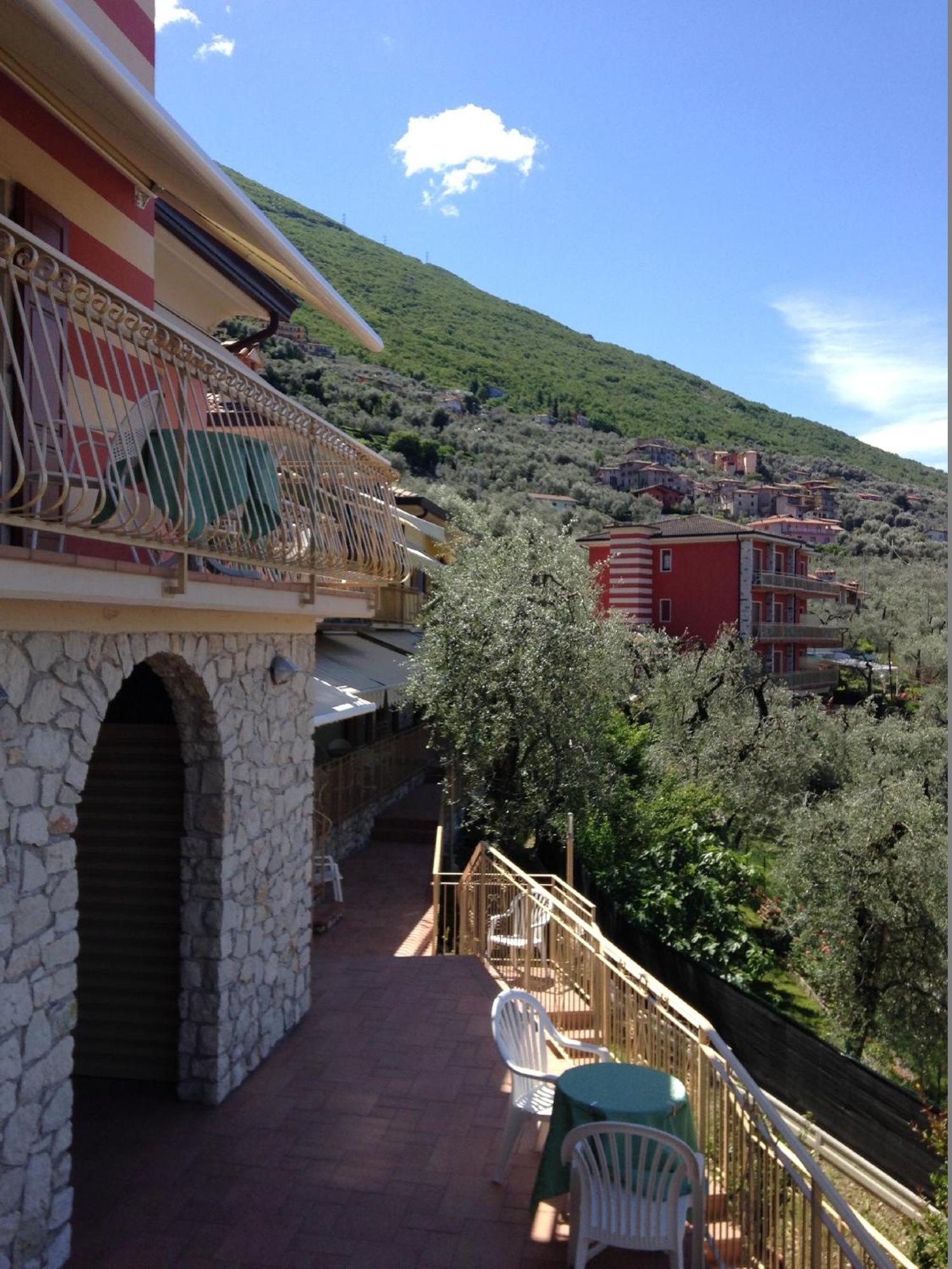 אסנצה די ברנצונה Residence Casa Maria מראה חיצוני תמונה