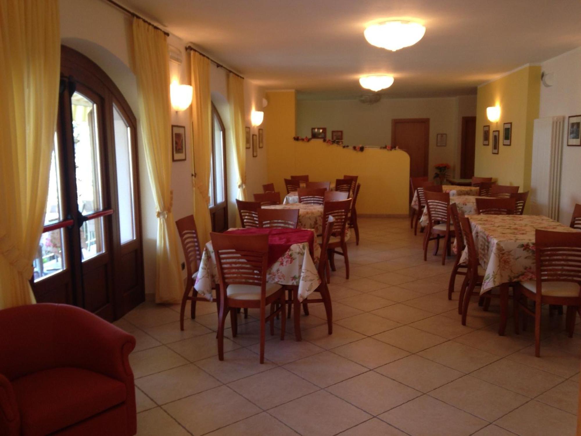 אסנצה די ברנצונה Residence Casa Maria מראה חיצוני תמונה