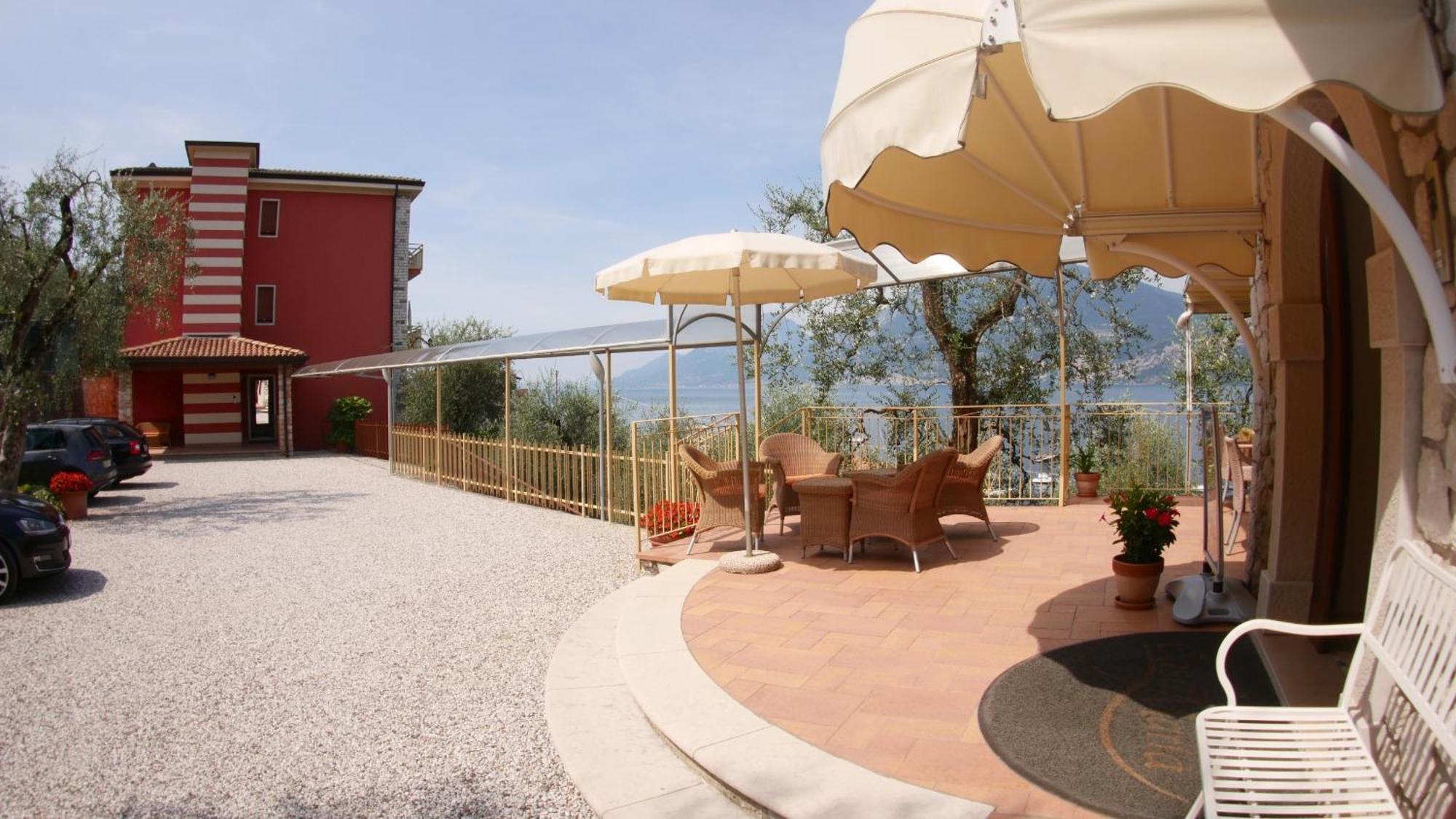 אסנצה די ברנצונה Residence Casa Maria מראה חיצוני תמונה