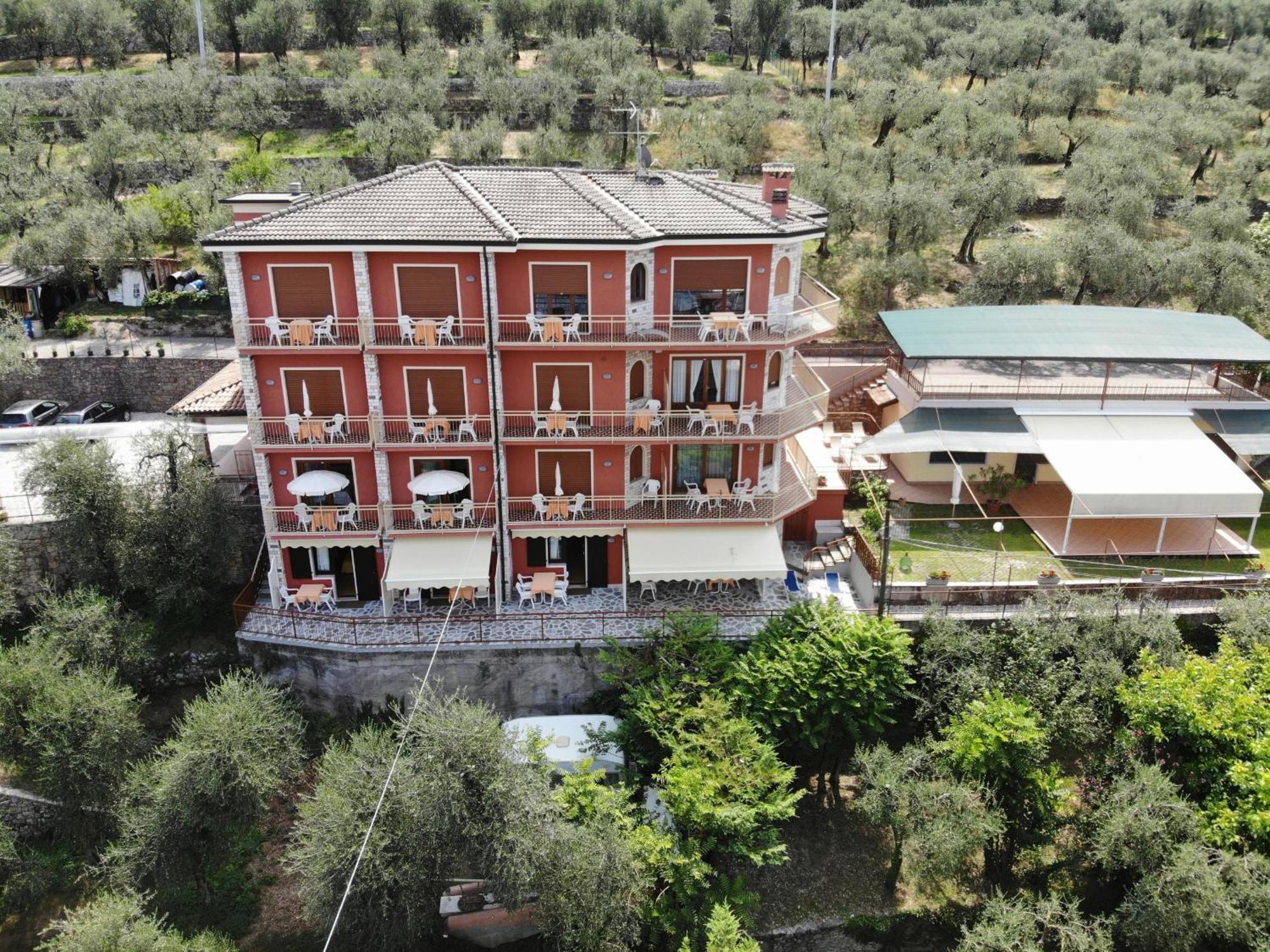 אסנצה די ברנצונה Residence Casa Maria מראה חיצוני תמונה